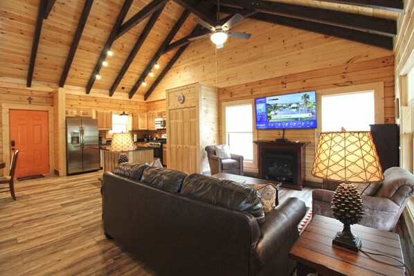 TV, fireplace - Magical Memories Brand New Veranda Level Cabin Overlooking Pond in Heart of Bryson City (Bryson City)