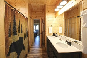 Bathtub, towels
