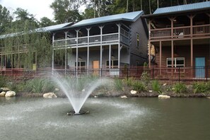 Exterior - Magical Memories Brand New Veranda Level Cabin Overlooking Pond in Heart of Bryson City (Bryson City)