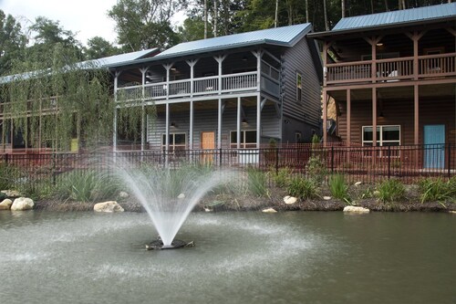 Magical Memories Brand New Veranda Level Cabin Overlooking Pond in Heart of Bryson City