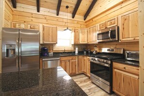 Fridge, microwave, oven, stovetop - Magical Memories Brand New Veranda Level Cabin Overlooking Pond in Heart of Bryson City (Bryson City)