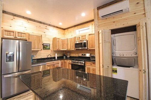 Mountain Honeymoon Affordable, Pet Friendly Rental in Bryson City