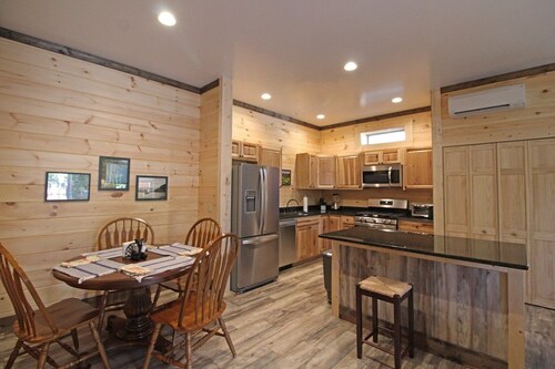 Mountain Honeymoon Affordable, Pet Friendly Rental in Bryson City