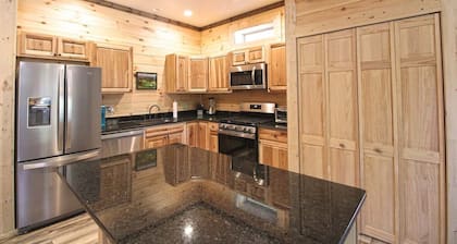 Mountain Honeymoon Affordable, Pet Friendly Rental in Bryson City