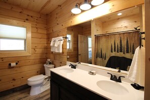 Bathtub, towels
