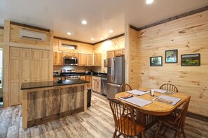 Dining - Huggie Bear- Bryson Village  (Bryson City)