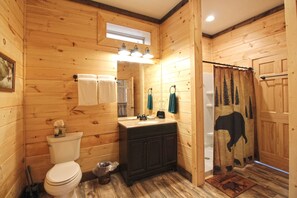 Bathtub, jetted tub, towels