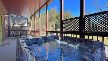 Tina de hidromasaje al aire libre