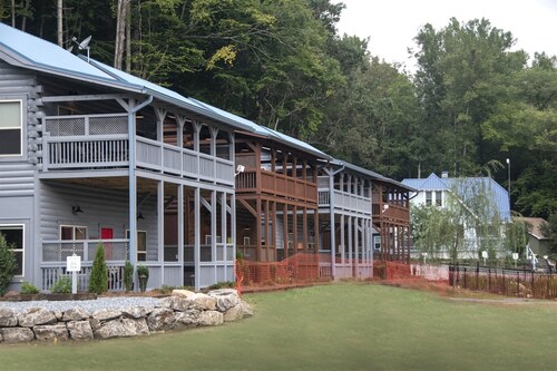 Cozy Cabin- One Bedroom in downtown Bryson City