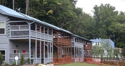 Cozy Cabin- One Bedroom in downtown Bryson City
