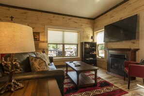 TV, fireplace - Love Shack- Bryson Village (Bryson City)