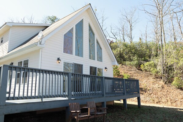 A house with a balcony, large windows, and a wooden deck. - Hidden Mountain Retreat Absolute Seclusion near Cherokee (Whittier)