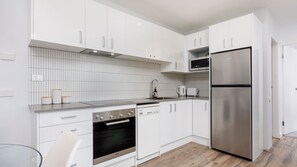 Refrigerador, microondas, horno y lavavajillas