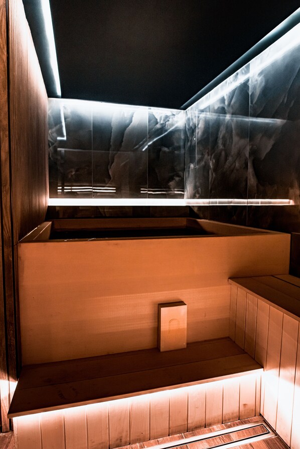 Superior-Suite, Badewanne | Wellness | Sauna, Whirlpool, Dampfbad