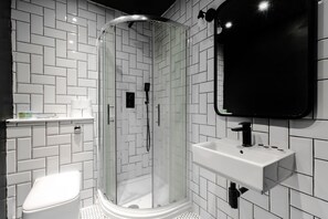 Habitación cuádruple, baño privado | Baño