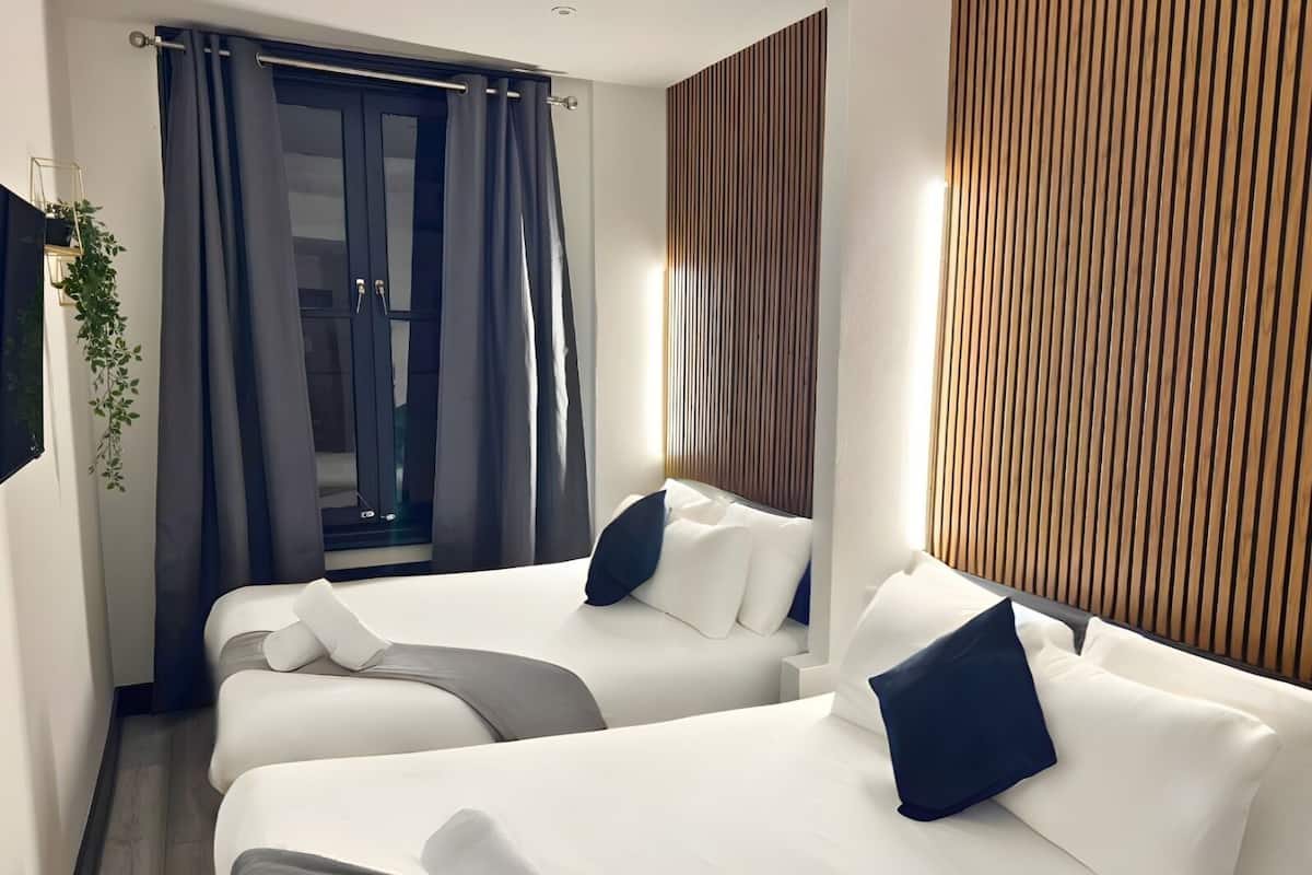 Chambre Quadruple, salle de bains attenante