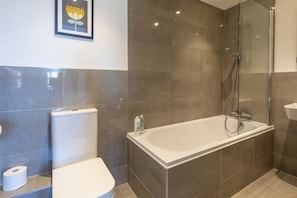Design Apartment, Ensuite, City View | Bathroom - Bernard Point (Southampton)