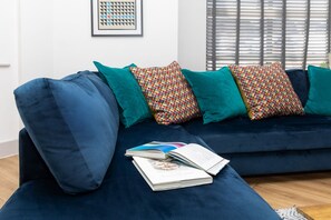 Lounge - Bernard Point (Southampton)