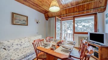 Familienapartment, Mehrere Schlafzimmer (La Tana dello Scoiattolo (Skiing) | Wohnzimmer