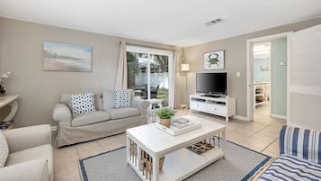 TV connectée, lecteur de DVD, livres