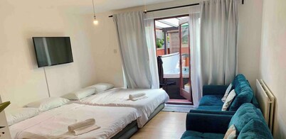 Refurb’d 3 bed house near Wembley with Hot Tub!