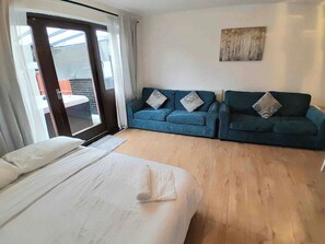 3 bedrooms, iron/ironing board, travel cot, free WiFi