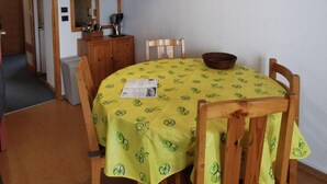 Dining - 50m from ski slopes, 2nd floor, balcony, tv, 35m², Val Thorens (Val Thorens)