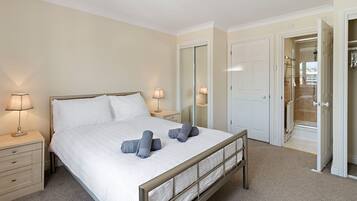 House, Private Bathroom