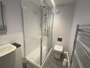 Superior Double Room, Ensuite | Bathroom - Red Barns Bed & Breakfast (Redcar)