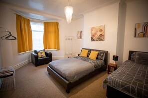 2 dormitoris, planxa i posts de planxar, un bressol de viatge i wifi 