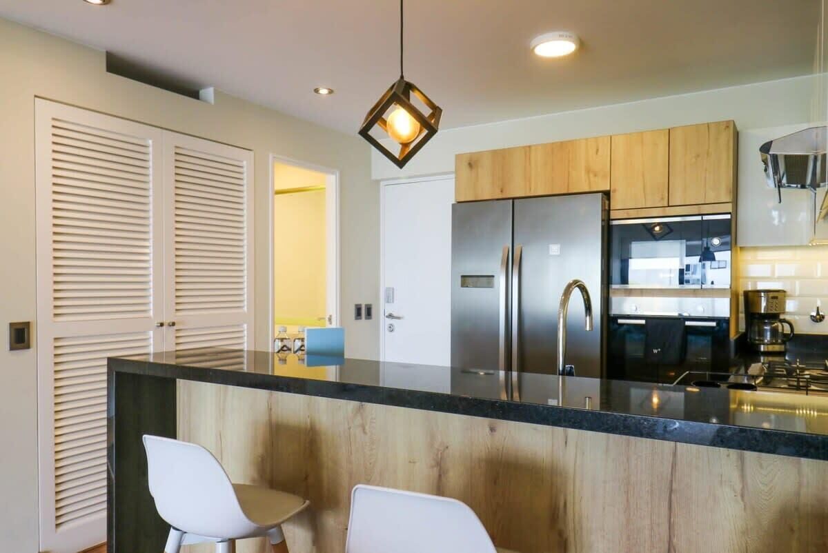 Kjøleskap, mikrobølgeovn, ovn og kokeplater