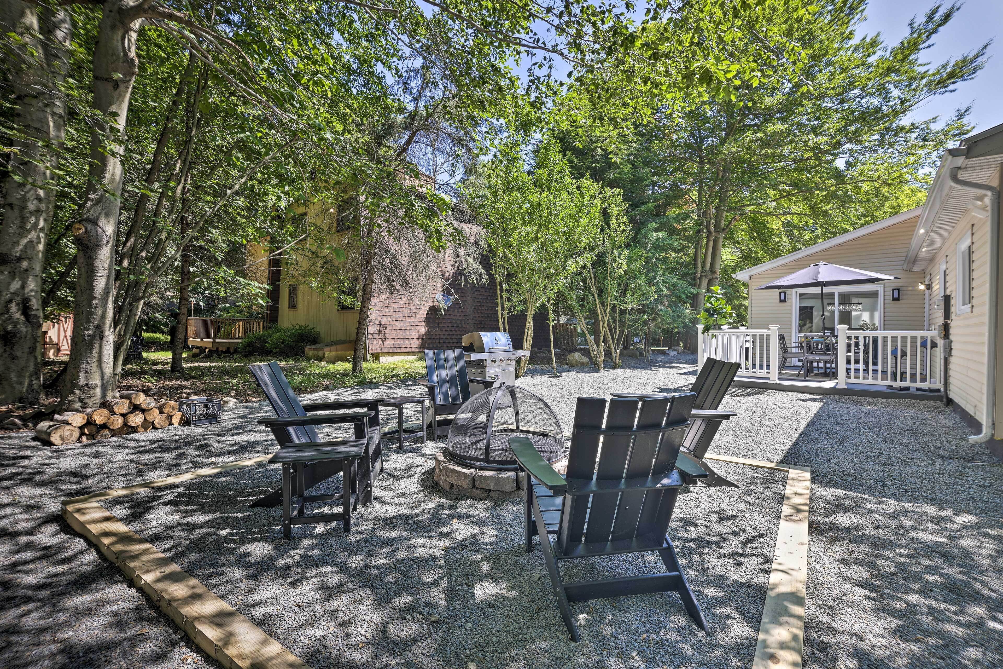 Tobyhanna Home: Deck & Community Lake Access