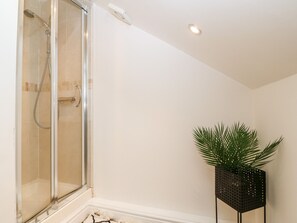 Shower - Yr Hen Efail (Cemaes Bay)