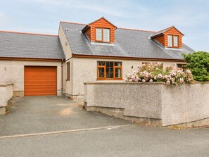 Exterior - Yr Hen Efail (Cemaes Bay)