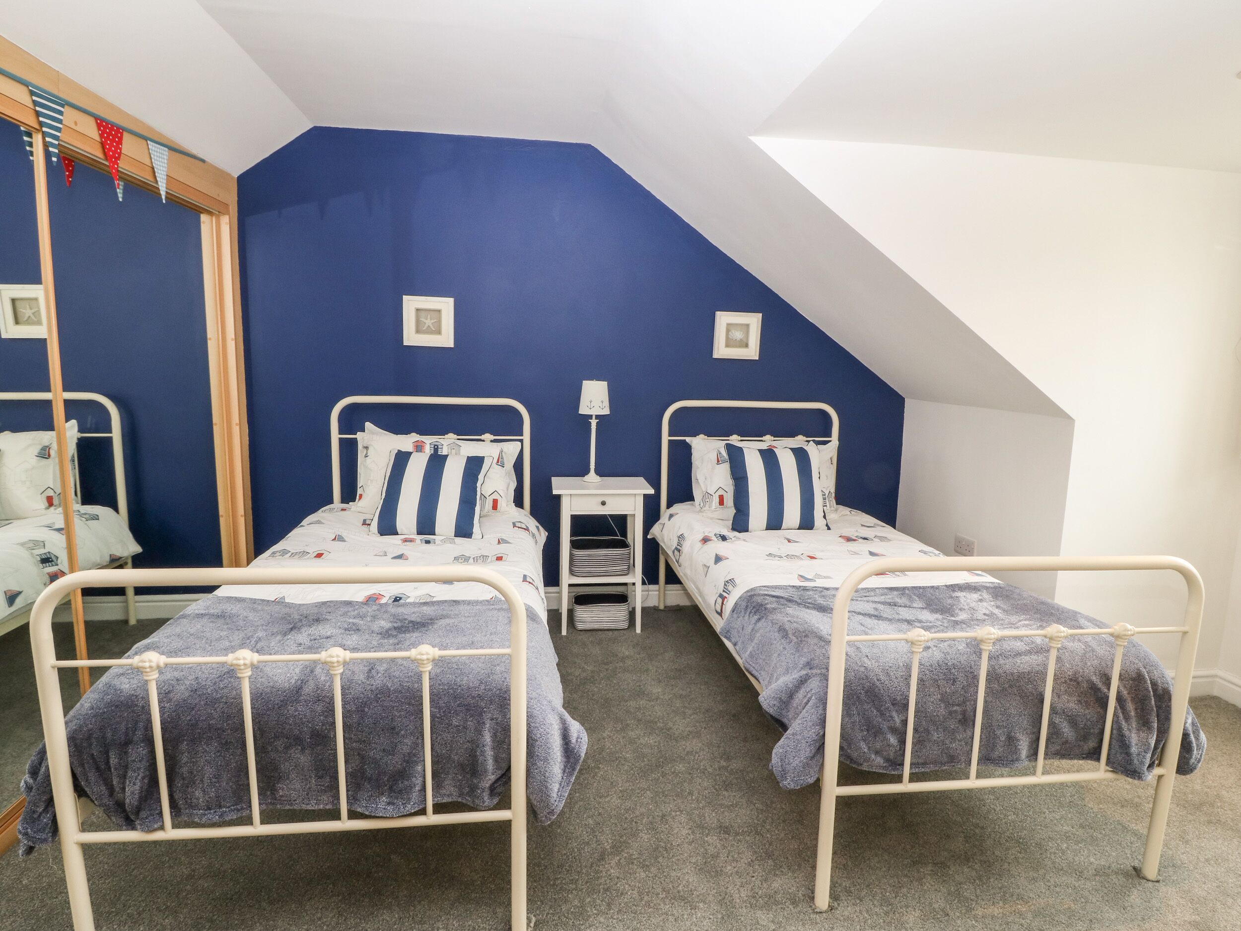 3 habitaciones, decoración personalizada y muebles diferentes 