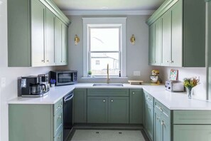 Fridge, microwave, oven, stovetop - Urban GJ | Spacious Downtown Craftsman (Grand Junction)