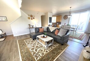 Smart TV, fireplace, books - Perfect for WORK and PLAY! (Santa Rosa)