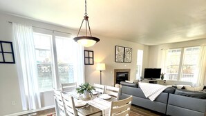 A dining area with a table set for four, a sofa, a TV, and a fireplace. - Close to Montgomery Village and Flamingo Resort, just minutes to wineries (Santa Rosa)