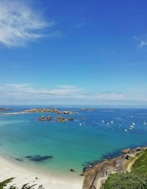 Beach nearby, sun loungers