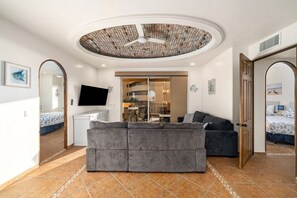 Smart TV, table football, offices - Luxury 2BR Beach Views Tennis Swim-Up Bar B301 (Puerto Peñasco)