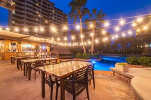 Outdoor dining - Luxury 2BR Beach Views Tennis Swim-Up Bar B301 (Puerto Peñasco)