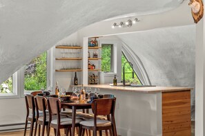 Dining - The ICONIC Vail Home with FREE SKIER Parking at Vail. (Vail)