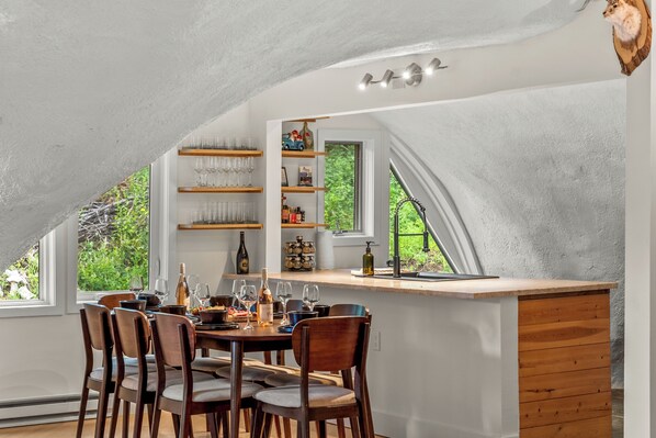 Dining - The ICONIC Vail Home with FREE SKIER Parking at Vail. (Vail)