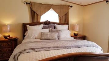 5 bedrooms, desk, iron/ironing board, travel crib