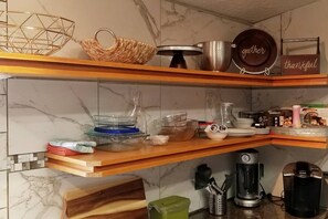 Fridge, microwave, oven, stovetop - 30+ Day Stays in 5 Kings Smarthouse❤️Spa Bath + Jetted Tub  | Huge BBQ, Outdoor (Klamath Falls)