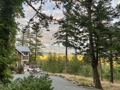 Madrona Suite - Spring/Summer on Orcas Island- rest where sea meets stillness