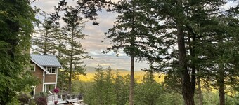 Madrona Suite - Spring/Summer on Orcas Island- rest where sea meets stillness