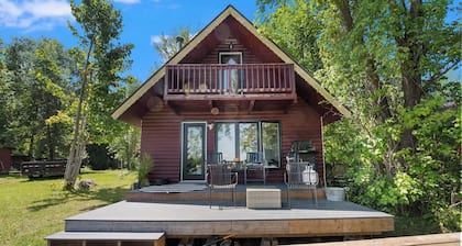 Beachfront cottage on the Ottawa River