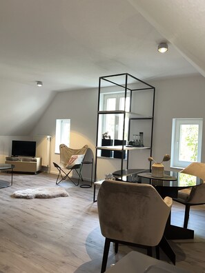 Dining - Pure Highlight Living 2 - Holiday apartment / temporary living (Steinfurt)