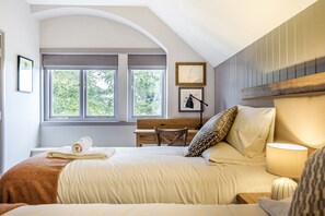 Superior-Doppel- oder -Zweibettzimmer, mit Bad | Schreibtisch, laptopgeeigneter Arbeitsplatz, Bügeleisen/Bügelbrett